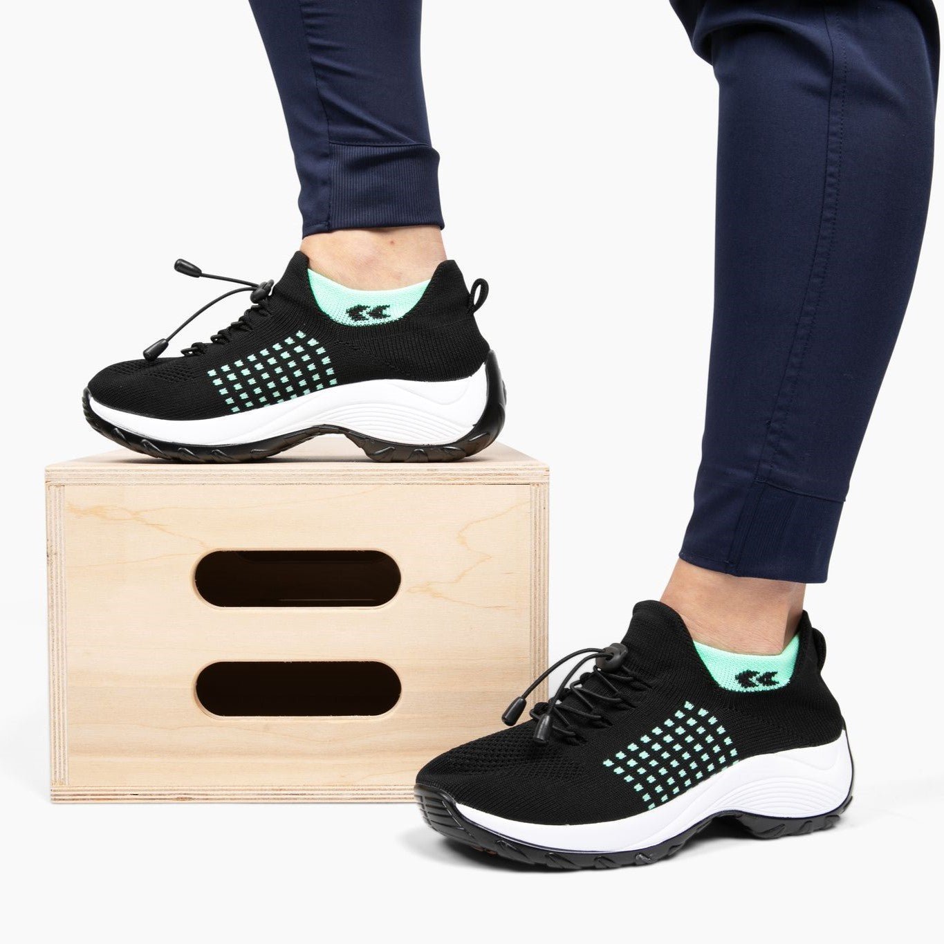 EMILY™ ORTHOPEDIC SNEAKERS WITH STRETCHABLE CUSHION