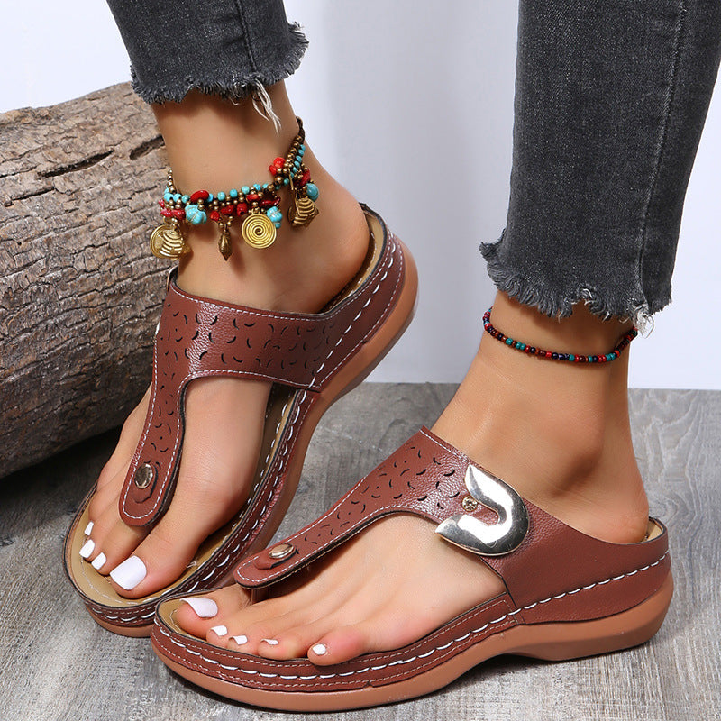 Summer New Women's Metal Decor Feature Pattern Wedge Flip-Flops