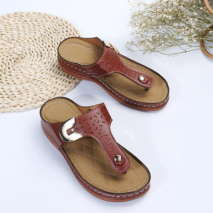 Summer New Women's Metal Decor Feature Pattern Wedge Flip-Flops