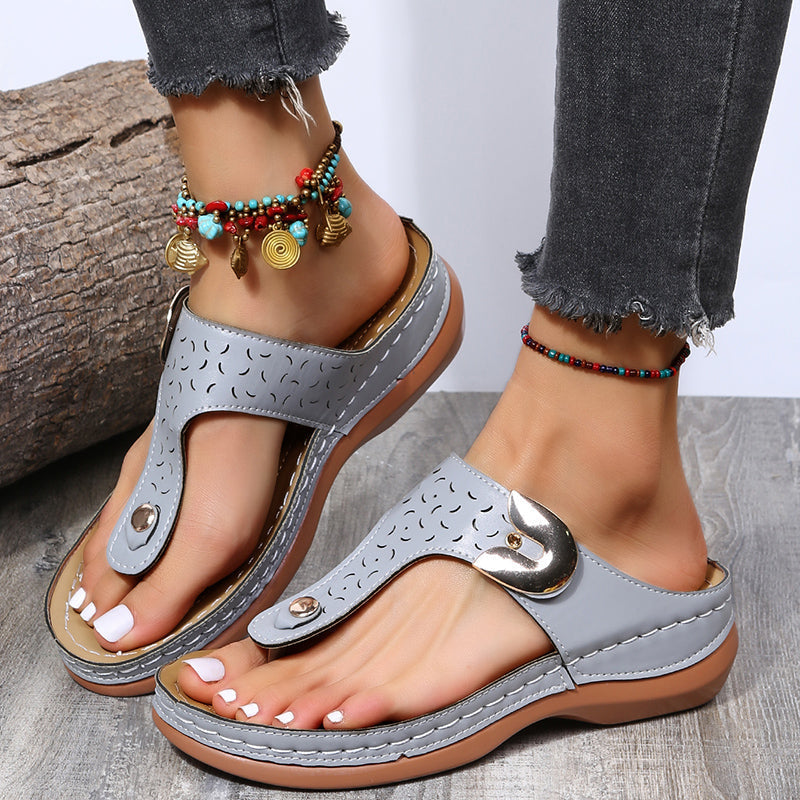 Summer New Women's Metal Decor Feature Pattern Wedge Flip-Flops